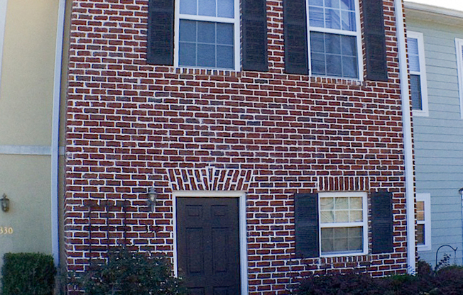 Modern 2 bedroom 2.5 bath Townhome with fenced backyard and Washer/Dryer included!