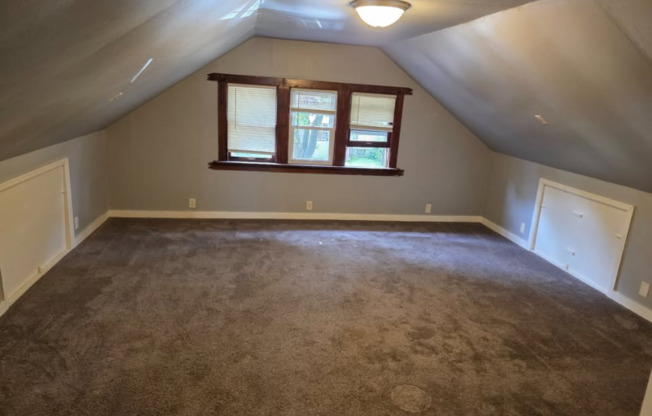 3052 N 47 ST