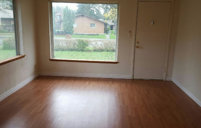 2 beds, 1 bath, 900 sqft, $1,550, Unit 4