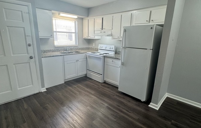 646 88 AVE N