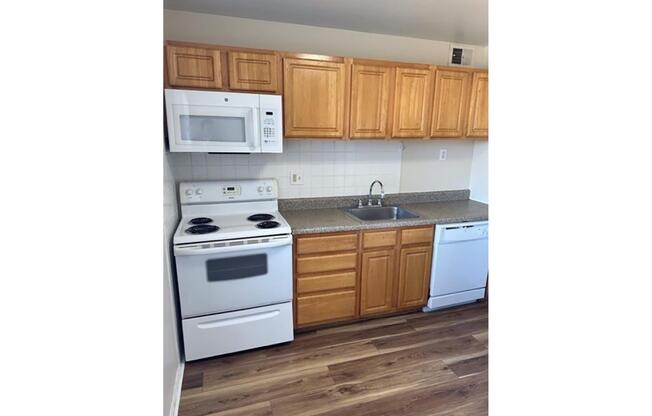 2 beds, 1 bath, 800 sqft, $1,100