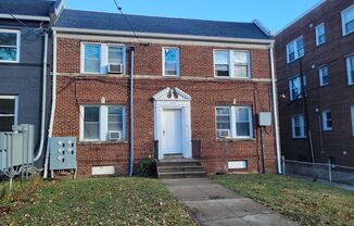 1 bed, 1 bath, $1,403, Unit Bryant St NE 1376 Unit 1