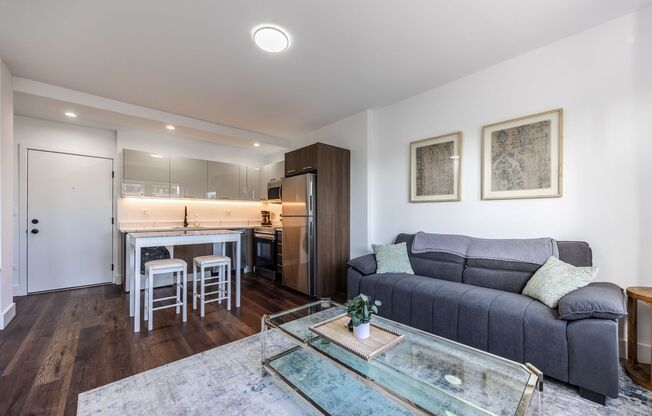 2 beds, 1 bath, $3,000, Unit 1555 - 404