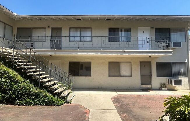 325 N GLENDORA AVE