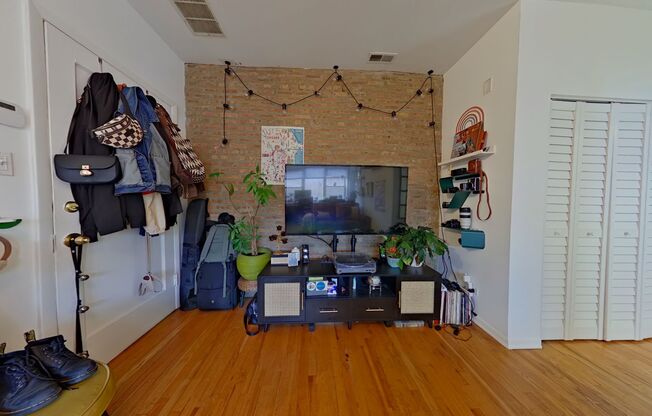 900 Gunnison