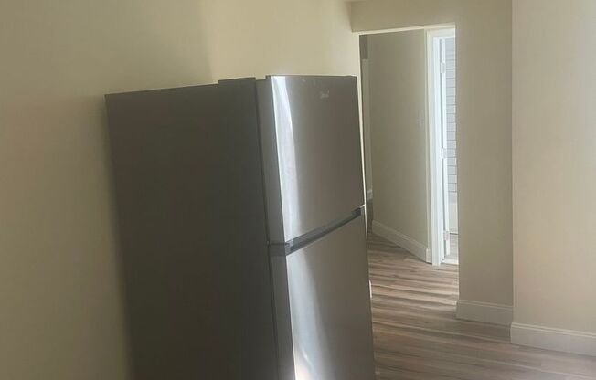 1 bed, 1 bath, $995, Unit 2