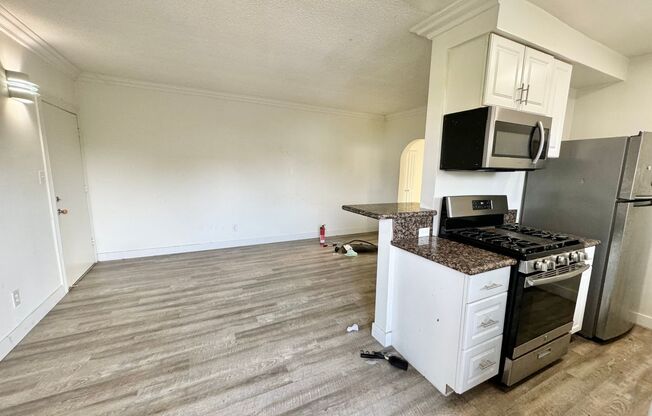 1 bed, 1 bath, 725 sqft, $2,299, Unit 06