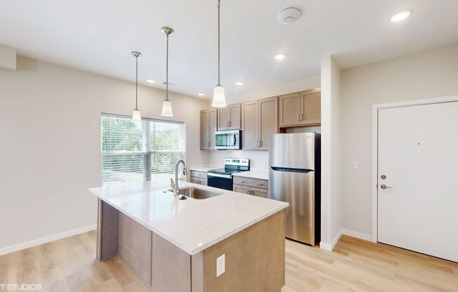 2 beds, 2 baths, 1,071 sqft, $1,800, Unit 4-210
