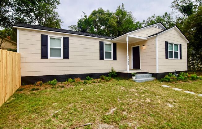 $995 - Updated 3 bed/2 bath house for rent off Wrightsboro Road, with fenced-in yard!