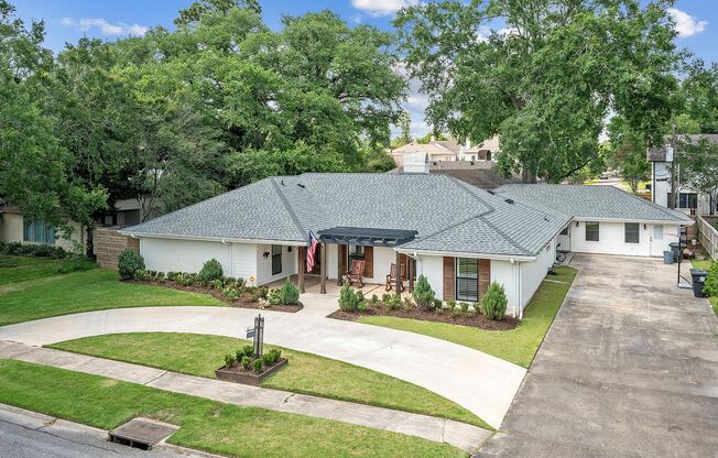 6 Bedroom, 4.5 Bathroom Available Near LSU LAKES! Give us a call today!