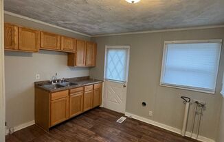 3 beds, 1 bath, $1,095