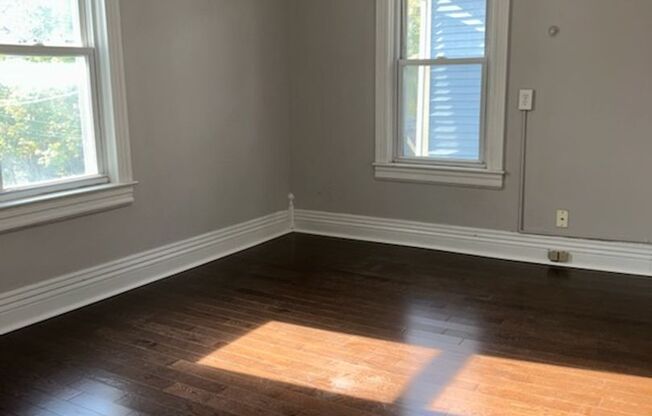 3 beds, 1 bath, $1,600, Unit 2nd Floor