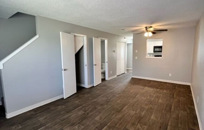 2 beds, 1.5 baths, 916 sqft, $1,090, Unit 10014-5