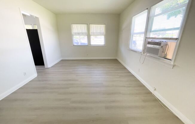 2446 N Buena Vista St
