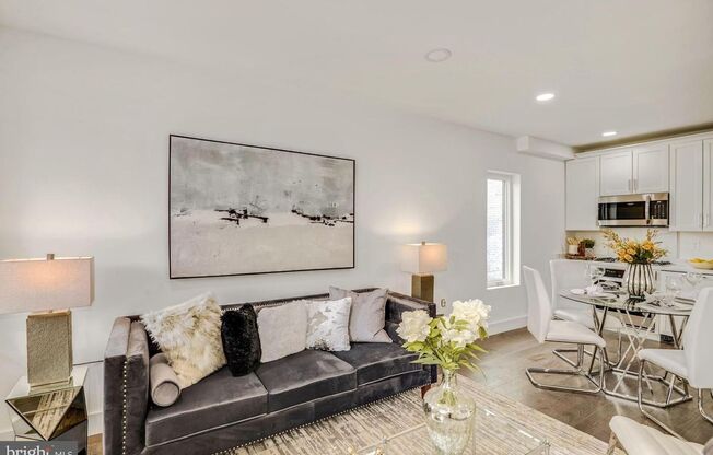 Columbia Heights 2BR 2BA w/Parking & Private Patio Garden