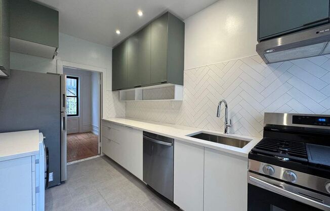 31 E 127 ST