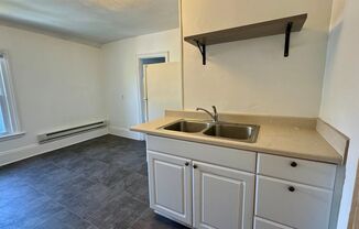 2 beds, 1 bath, $1,150, Unit Apt 2