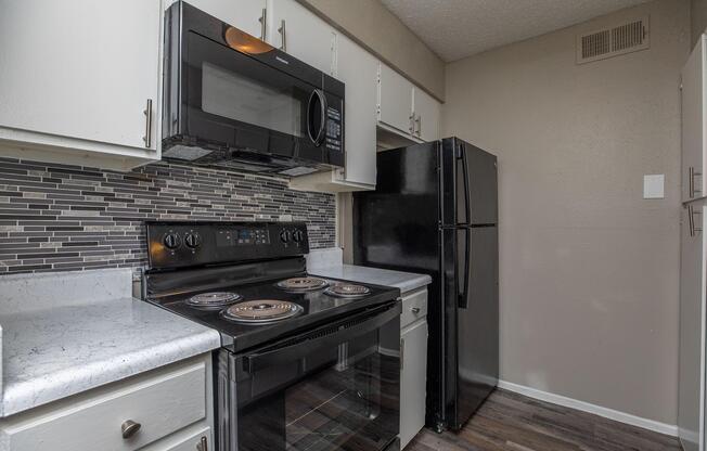 1 bed, 1 bath, 780 sqft, $1,095