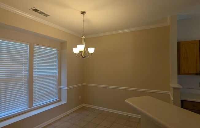 Townhome w/ Easy Access to I485/Shopping/Restaurants