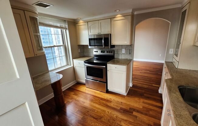 2 beds, 2 baths, $2,250, Unit #1105