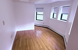 3 beds, 2 baths, 1,110 sqft, $4,700, Unit 30