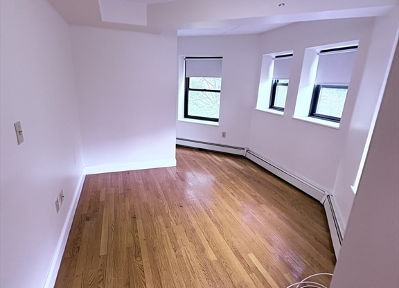 3 beds, 2 baths, 1,110 sqft, $5,100, Unit 30