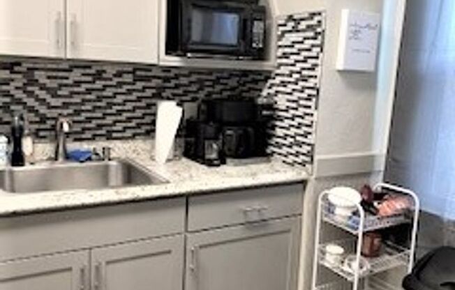 Studio, 1 bath, 429 sqft, $1,550, Unit L