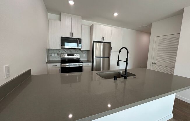 2 beds, 2 baths, 902 sqft, $3,070, Unit 2112-104