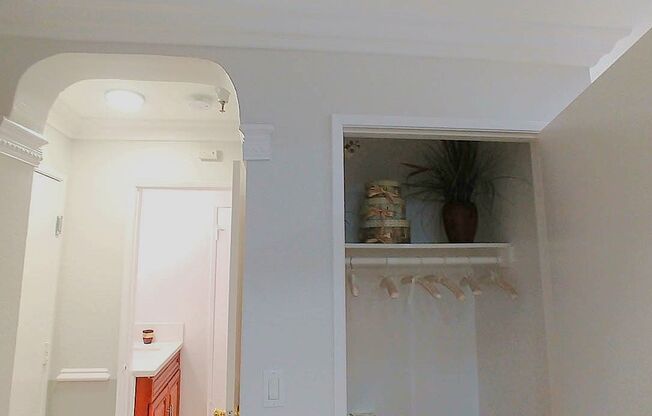 2 beds, 2 baths, 910 sqft, $2,850, Unit 512