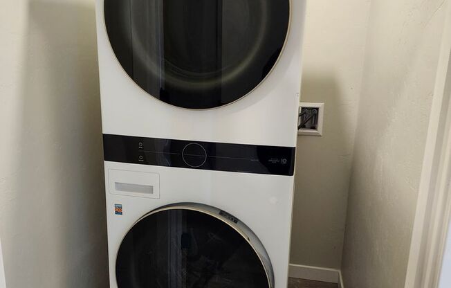 2 beds, 1 bath, 966 sqft, $1,550, Unit 301