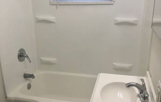 2 beds, 1 bath, 800 sqft, $850, Unit 118 A
