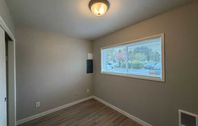 2 beds, 1 bath, 639 sqft, $1,299, Unit 11