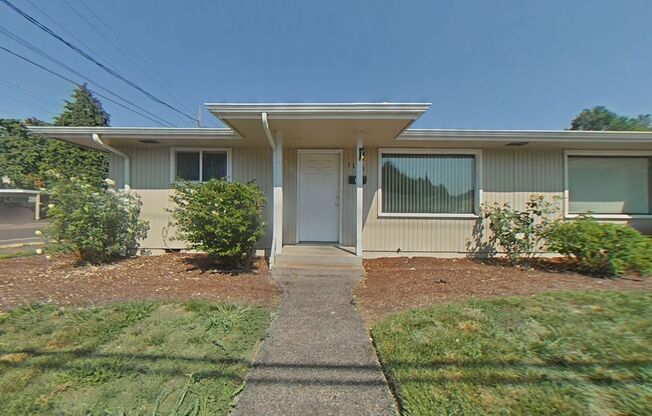 2 Bedroom Duplex ~ Close to Campus