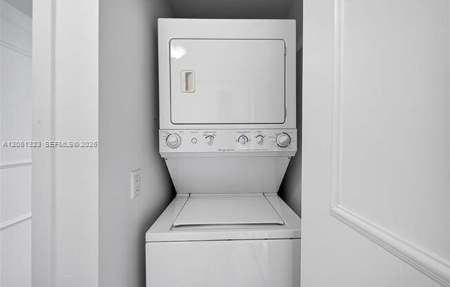 2 beds, 2 baths, $4,000, Unit # 2219