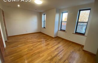 2 beds, 1 bath, $3,400, Unit 4