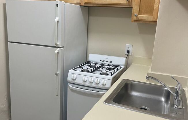 Studio, 1 bath, 400 sqft, $1,200, Unit 705