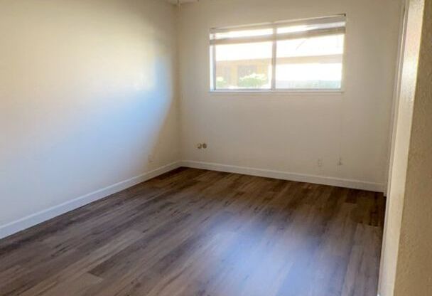 2 beds, 1 bath, $1,450, Unit 267 W Alexander Ave