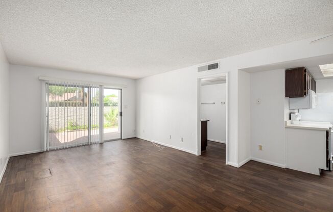 1 bed, 1 bath, 727 sqft, $1,425, Unit Q109