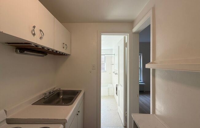 Studio, 1 bath, 295 sqft, $1,175, Unit Old King Edward 731