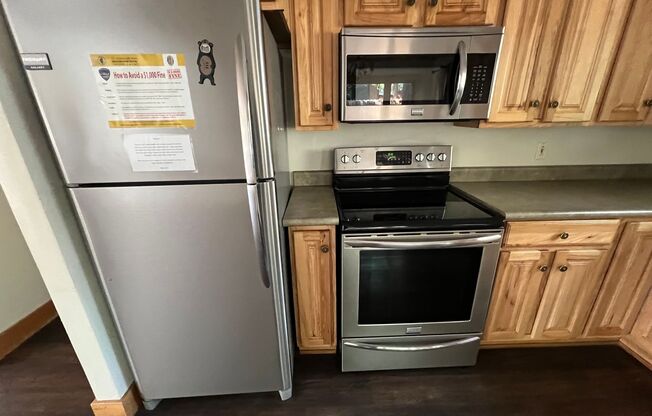 3 beds, 1 bath, $2,600