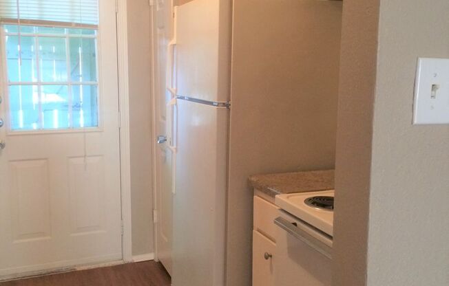 2 beds, 1 bath, 905 sqft, $1,129