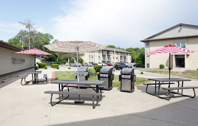 2 beds, 1 bath, 820 sqft, $985, Unit 4400 Wyndsor Terrace Building 5 #20