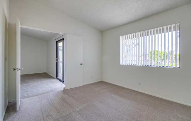 Harbor Cliff Apartments Empty Apartment Bedroom