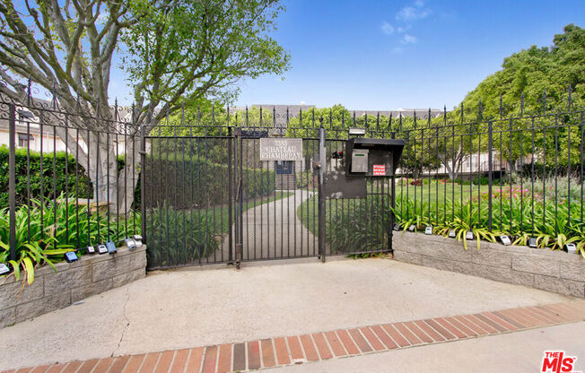 2385 Roscomare Rd
