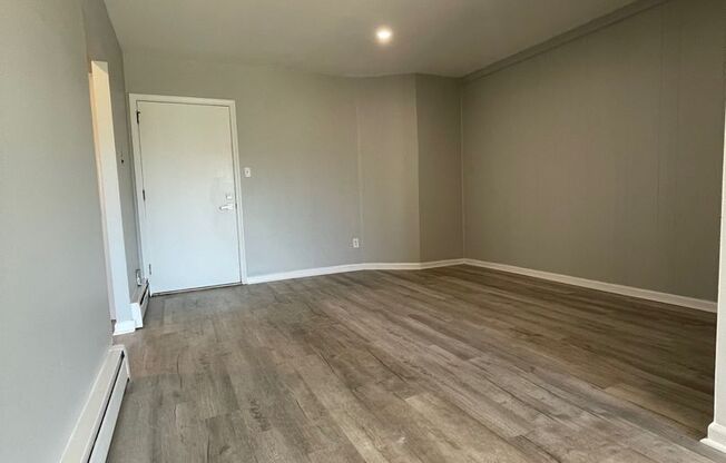 1 bed, 1 bath, 600 sqft, $1,475, Unit D - 34