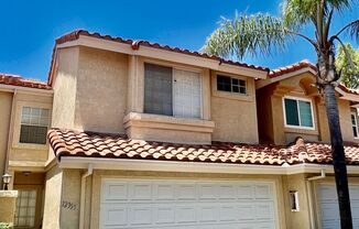 3-bedroom 2.5 bath Townhome located in the La Cresta community of Sabre Springs