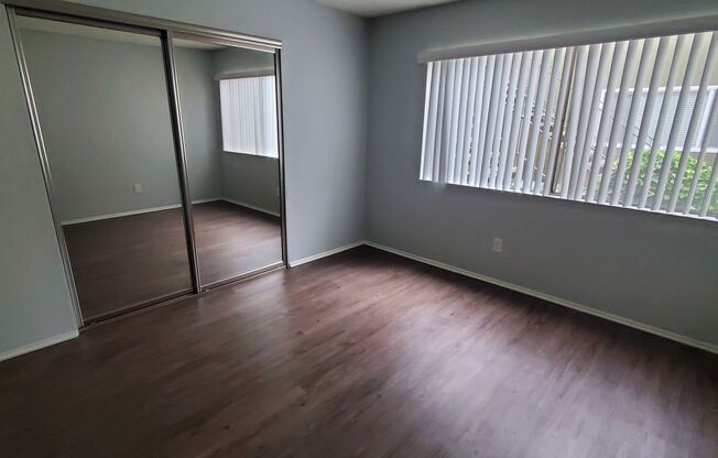 2 beds, 2 baths, $2,575, Unit B