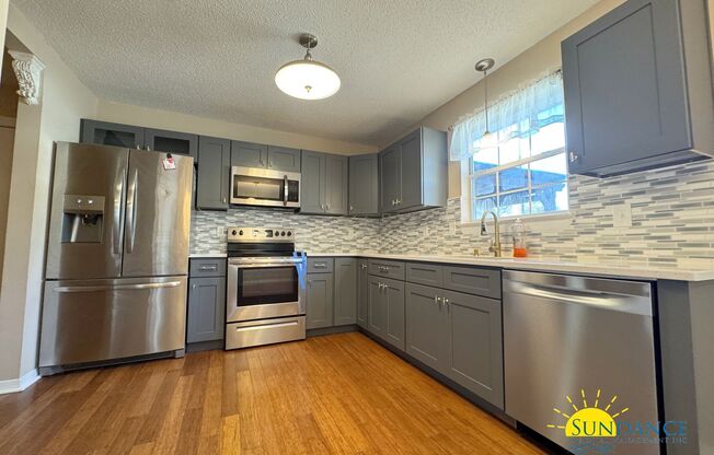 Charming 3-Bedroom Home Near Hurlburt Field AFB, Perfect for Relaxation and Entertaining!
