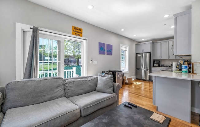 8 West Bellflower