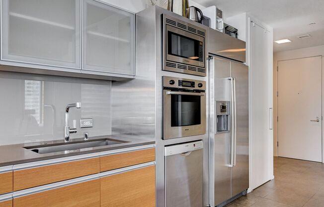 2 beds, 2 baths, $4,400, Unit # 802